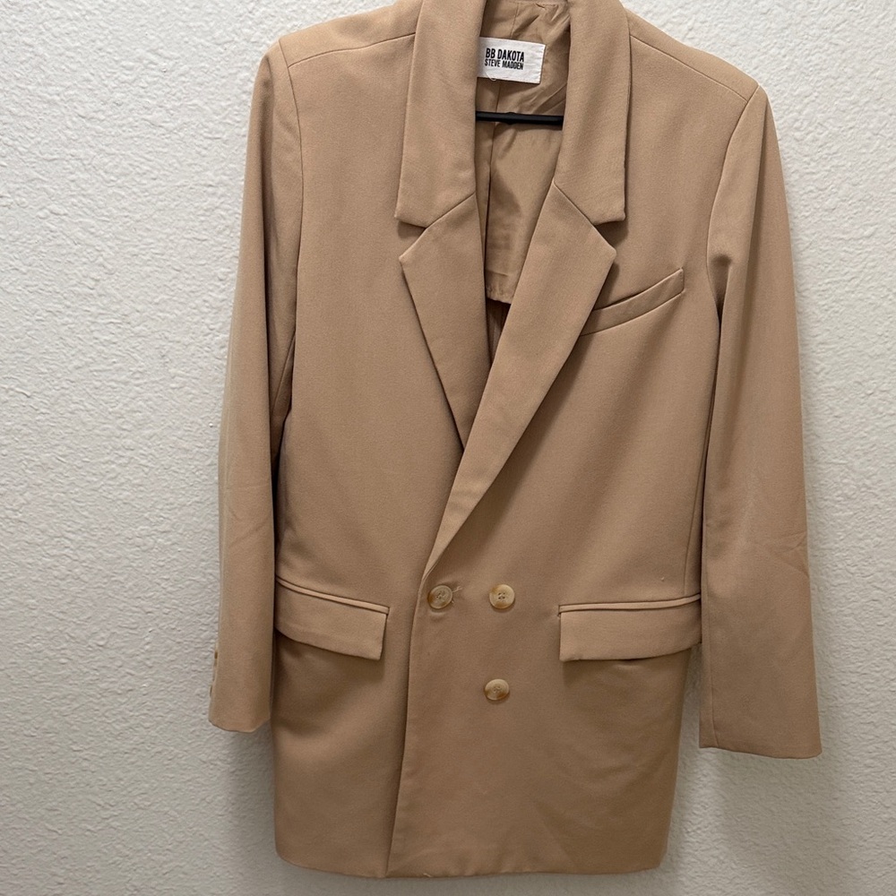 Women’s oversized Tan Double-Breasted Blazer